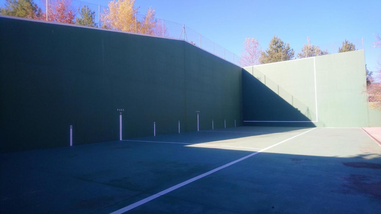 Las Margas. Golf. Bici. Esqui. Piscina. Sabiñánigo エクステリア 写真